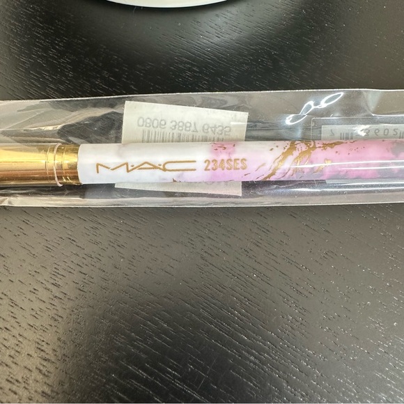 NWOT MAC Electric Wonder Split Fibre Eye Blending Brush 234SES - Picture 4 of 4